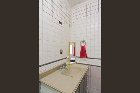 Apartamento à venda com 250m², 3 quartos e 4 vagas Apartamento à venda com 250m², 3 quartos e 4 vagasBanheiro da Suíte