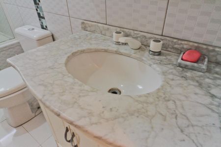 Apartamento à venda com 250m², 3 quartos e 4 vagas Apartamento à venda com 250m², 3 quartos e 4 vagasBanheiro