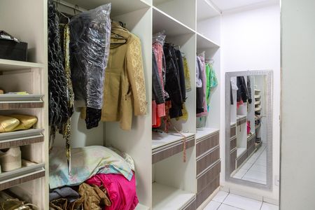 Casa à venda com 249m², 3 quartos e 4 vagasCloset do Quarto 1 suíte