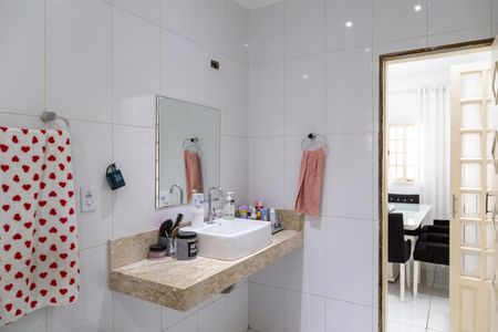 Casa à venda com 249m², 3 quartos e 4 vagasBanheiro social 1