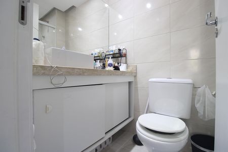 Apartamento para alugar com 62m², 2 quartos e 1 vagaBanheiro da suíte