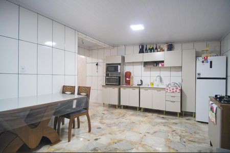 Casa à venda com 120m², 2 quartos e 2 vagasCozinha