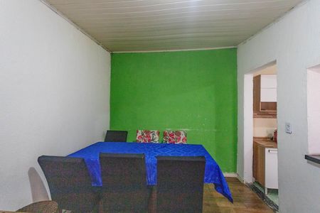 Casa à venda com 150m², 2 quartos e 2 vagas Casa à venda com 150m², 2 quartos e 2 vagasSala