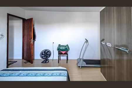 Casa à venda com 250m², 6 quartos e 1 vaga Casa à venda com 250m², 6 quartos e 1 vagaQuarto 4