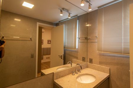 Apartamento para alugar com 108m², 2 quartos e 2 vagas Apartamento para alugar com 108m², 2 quartos e 2 vagasBANHEIRO DA SUITE 1