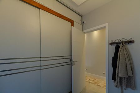 Casa à venda com 273m², 3 quartos e 4 vagas Casa à venda com 273m², 3 quartos e 4 vagasCloset