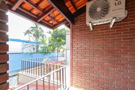 Casa à venda com 273m², 3 quartos e 4 vagas Casa à venda com 273m², 3 quartos e 4 vagasVaranda da sala 2 e quartos