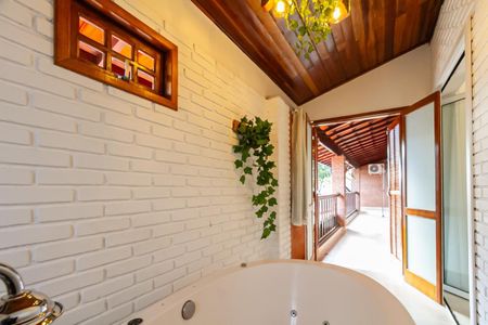 Casa à venda com 273m², 3 quartos e 4 vagas Casa à venda com 273m², 3 quartos e 4 vagasSpa