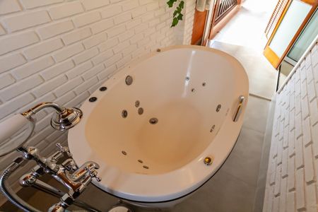 Casa à venda com 273m², 3 quartos e 4 vagas Casa à venda com 273m², 3 quartos e 4 vagasSpa