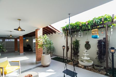 Casa à venda com 273m², 3 quartos e 4 vagas Casa à venda com 273m², 3 quartos e 4 vagasQuintal