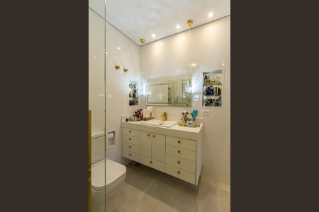 Casa à venda com 273m², 3 quartos e 4 vagas Casa à venda com 273m², 3 quartos e 4 vagasBanheiro da Suíte 2