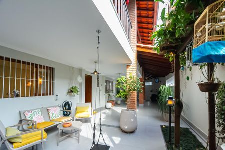 Casa à venda com 273m², 3 quartos e 4 vagas Casa à venda com 273m², 3 quartos e 4 vagasQuintal