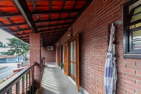 Casa à venda com 273m², 3 quartos e 4 vagas Casa à venda com 273m², 3 quartos e 4 vagasVaranda da sala 2 e quartos