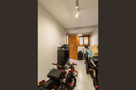 Casa à venda com 273m², 3 quartos e 4 vagas Casa à venda com 273m², 3 quartos e 4 vagasDeposito