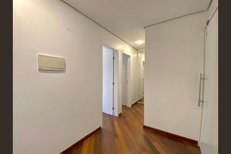 Apartamento à venda com 93m², 2 quartos e 1 vaga Apartamento à venda com 93m², 2 quartos e 1 vagaHall