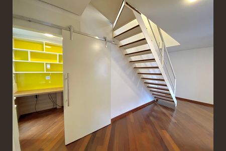 Apartamento à venda com 93m², 2 quartos e 1 vaga Apartamento à venda com 93m², 2 quartos e 1 vagaHall