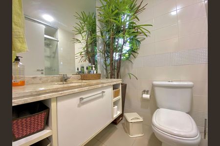 Apartamento à venda com 93m², 2 quartos e 1 vaga Apartamento à venda com 93m², 2 quartos e 1 vagaBanheiro