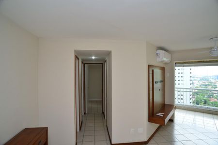 Sala de apartamento para alugar com 3 quartos, 75m² em Barra da Tijuca, Rio de Janeiro
