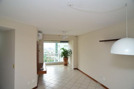 Sala de apartamento para alugar com 3 quartos, 75m² em Barra da Tijuca, Rio de Janeiro