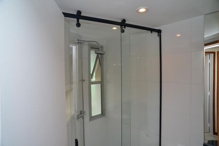 Banheiro Social de apartamento para alugar com 3 quartos, 75m² em Barra da Tijuca, Rio de Janeiro