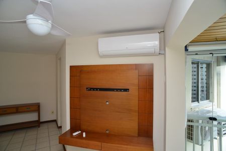 Sala de apartamento para alugar com 3 quartos, 75m² em Barra da Tijuca, Rio de Janeiro
