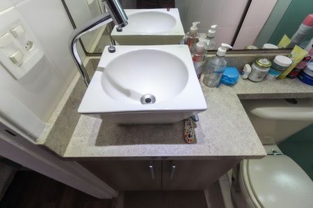 Apartamento para alugar com 57m², 2 quartos e 1 vaga Apartamento para alugar com 57m², 2 quartos e 1 vagaBanheiro da Suíte