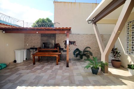 Casa à venda com 286m², 3 quartos e 4 vagasQuintal frente - Área gourmet