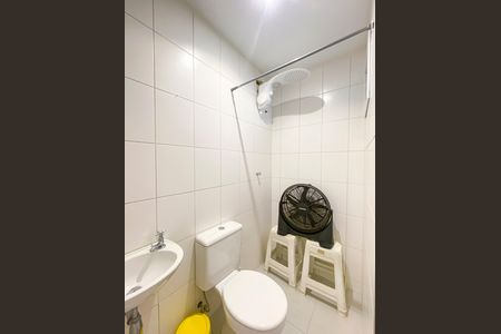 Casa de condomínio à venda com 241m², 3 quartos e 3 vagasBanheiro de serviço