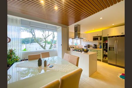Casa de condomínio à venda com 241m², 3 quartos e 3 vagasCozinha