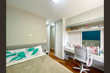 Casa de condomínio à venda com 241m², 3 quartos e 3 vagasSuíte 2