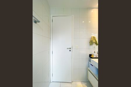 Casa de condomínio à venda com 241m², 3 quartos e 3 vagasBanheiro da Suíte 1