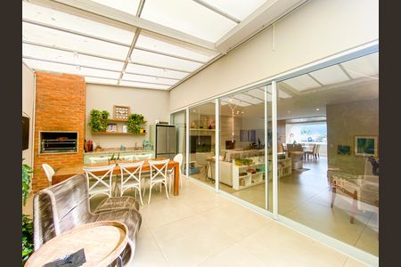 Casa de condomínio à venda com 241m², 3 quartos e 3 vagasQuintal Gourmet