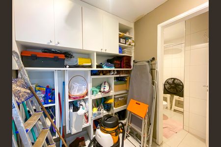 Casa de condomínio à venda com 241m², 3 quartos e 3 vagasQuarto de Serviço