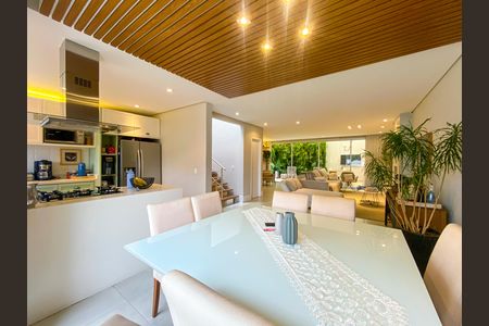 Casa de condomínio à venda com 241m², 3 quartos e 3 vagasCozinha