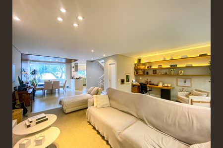 Casa de condomínio à venda com 241m², 3 quartos e 3 vagasSala