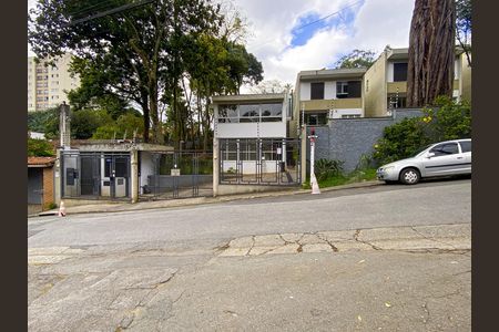 Casa de condomínio à venda com 241m², 3 quartos e 3 vagasFachada