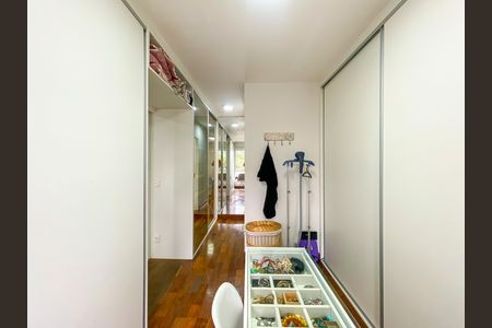 Casa de condomínio à venda com 241m², 3 quartos e 3 vagasCloset da Suíte 3