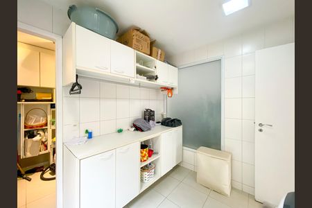 Casa de condomínio à venda com 241m², 3 quartos e 3 vagasÁrea de Serviço