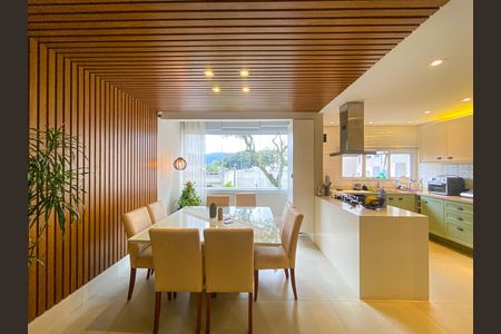 Casa de condomínio à venda com 241m², 3 quartos e 3 vagasCozinha