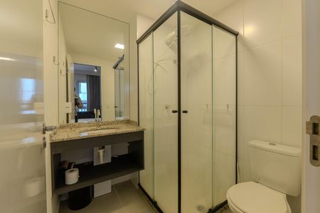 Banheiro de kitnet/studio para alugar com 1 quarto, 26m² em Bela Vista, São Paulo