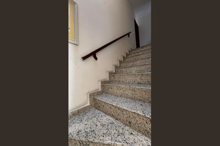 Casa para alugar com 225m², 3 quartos e 4 vagas Casa para alugar com 225m², 3 quartos e 4 vagasEscada