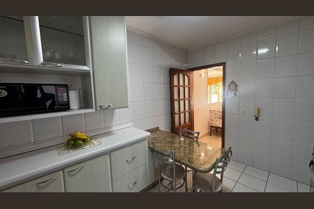 Casa para alugar com 225m², 3 quartos e 4 vagas Casa para alugar com 225m², 3 quartos e 4 vagasCozinha