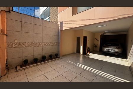 Casa para alugar com 225m², 3 quartos e 4 vagas Casa para alugar com 225m², 3 quartos e 4 vagasGaragem