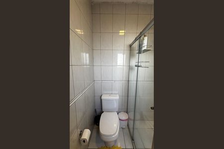 Casa para alugar com 225m², 3 quartos e 4 vagas Casa para alugar com 225m², 3 quartos e 4 vagasBanheiro da Suíte