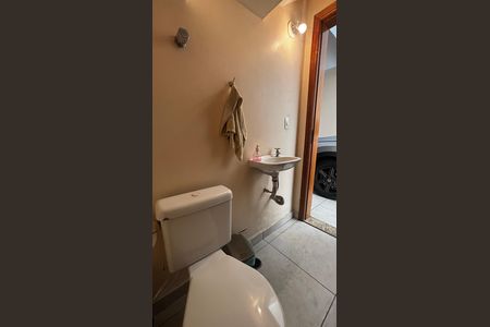 Casa para alugar com 225m², 3 quartos e 4 vagas Casa para alugar com 225m², 3 quartos e 4 vagasGaragem - Banheiro