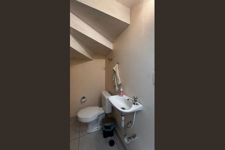 Casa para alugar com 225m², 3 quartos e 4 vagas Casa para alugar com 225m², 3 quartos e 4 vagasGaragem - Banheiro