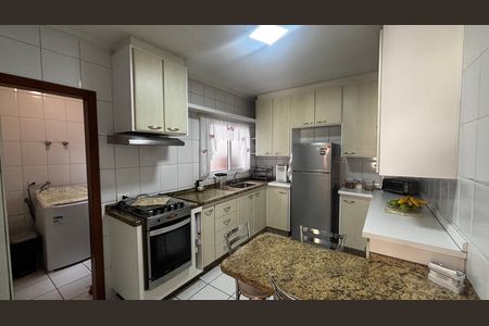 Casa para alugar com 225m², 3 quartos e 4 vagas Casa para alugar com 225m², 3 quartos e 4 vagasCozinha
