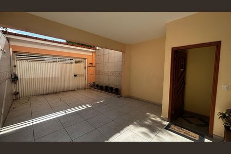 Casa para alugar com 225m², 3 quartos e 4 vagas Casa para alugar com 225m², 3 quartos e 4 vagasGaragem