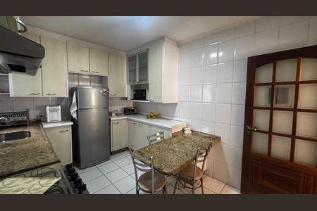 Casa para alugar com 225m², 3 quartos e 4 vagas Casa para alugar com 225m², 3 quartos e 4 vagasCozinha