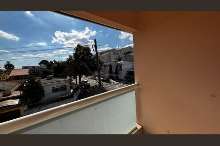 Casa para alugar com 225m², 3 quartos e 4 vagas Casa para alugar com 225m², 3 quartos e 4 vagasQuarto 2 Varanda